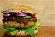 Veggieburger sind im Trend (Foto: CC0)